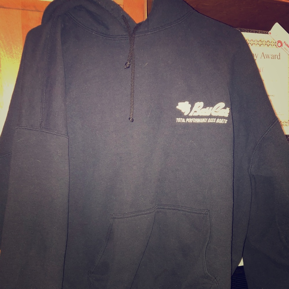 Bass Cat black/gold pullover